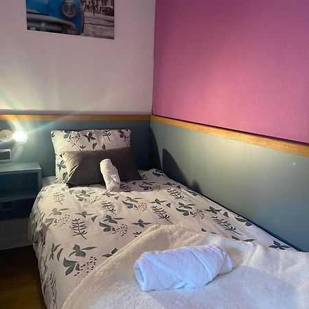 Hotel Du Cerf La Guerche-sur-l'Aubois Pokój zdjęcie