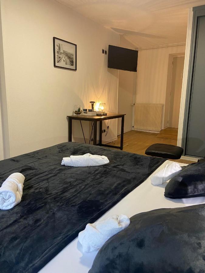 Hotel Du Cerf La Guerche-sur-l'Aubois Pokój zdjęcie