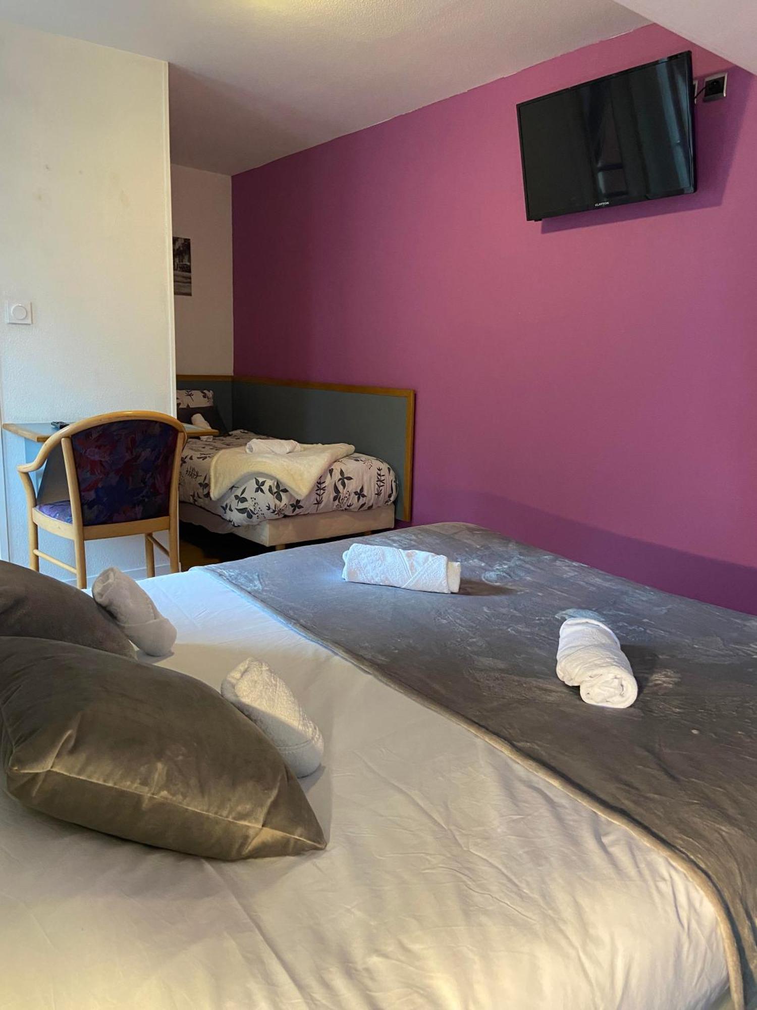 Hotel Du Cerf La Guerche-sur-l'Aubois Pokój zdjęcie